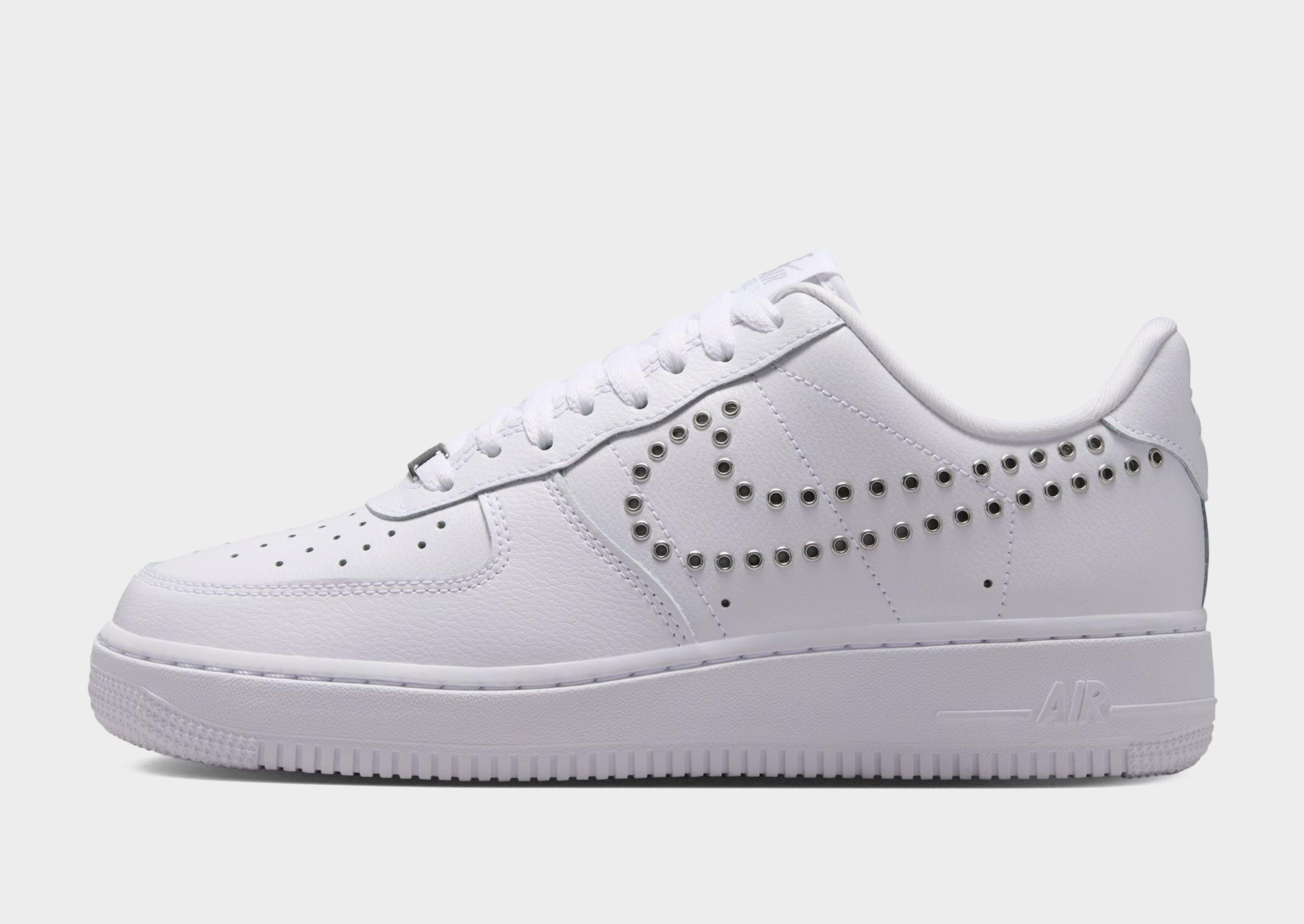 รองเท้าผู้หญิง Air Force 1 '07 LV8