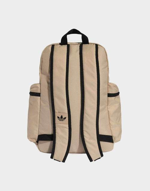 กระเป๋าสะพายหลัง Adicolor (23L)
