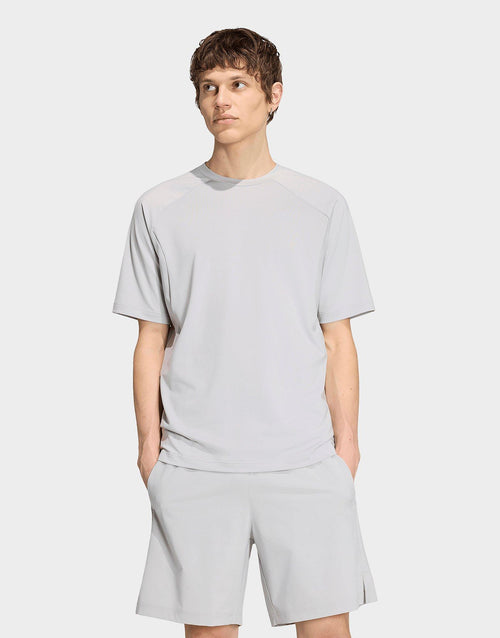 เสื้อยืดผู้ชาย Tech Trefoil Essentials
