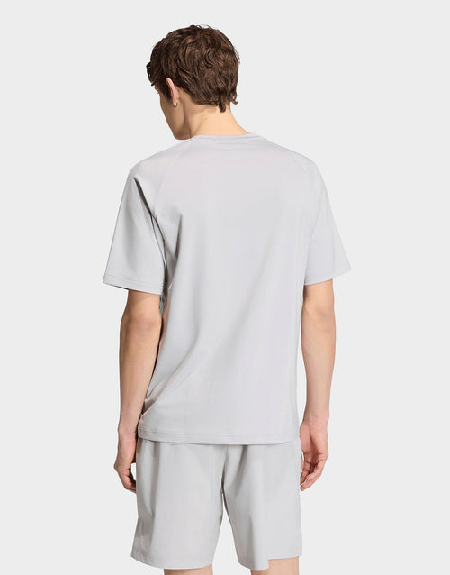 เสื้อยืดผู้ชาย Tech Trefoil Essentials