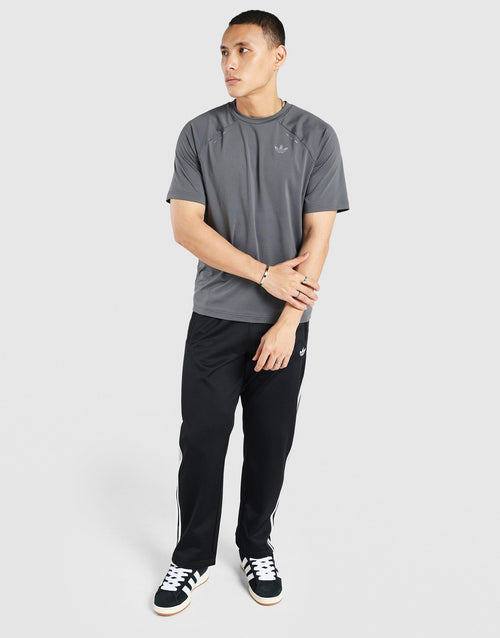 เสื้อยืดผู้ชาย Tech Trefoil Essentials