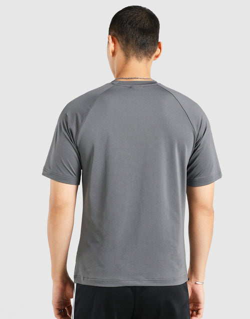เสื้อยืดผู้ชาย Tech Trefoil Essentials