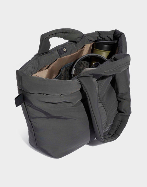 กระเป๋า Must Haves Tote (19.7L)