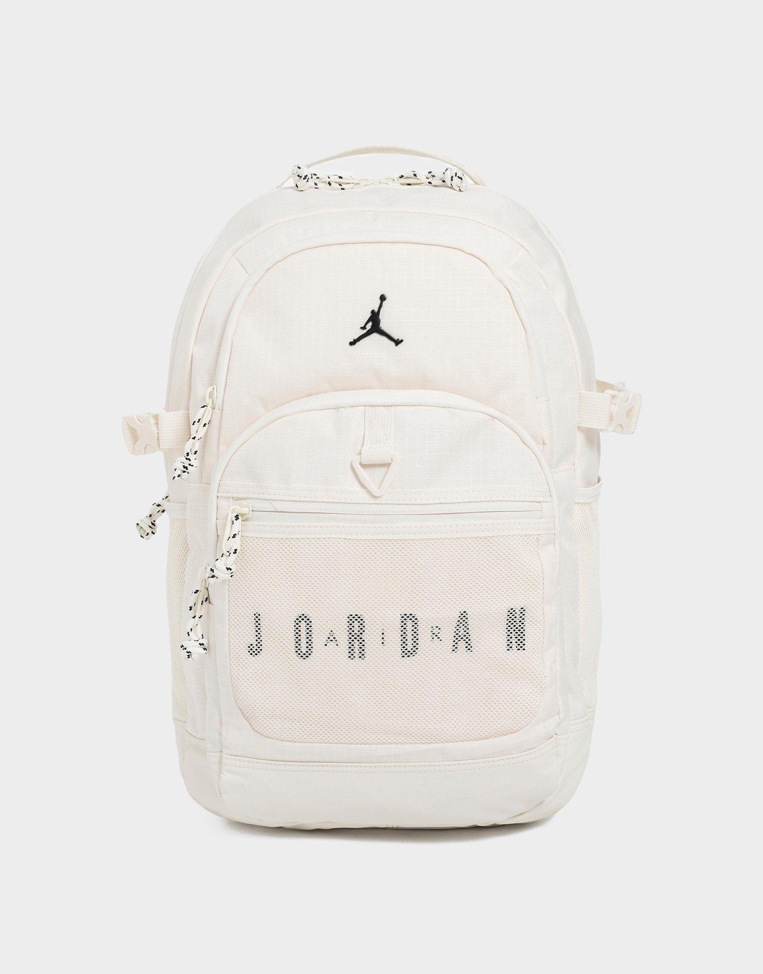 กระเป๋าสะพายหลัง Blacktop (25L)