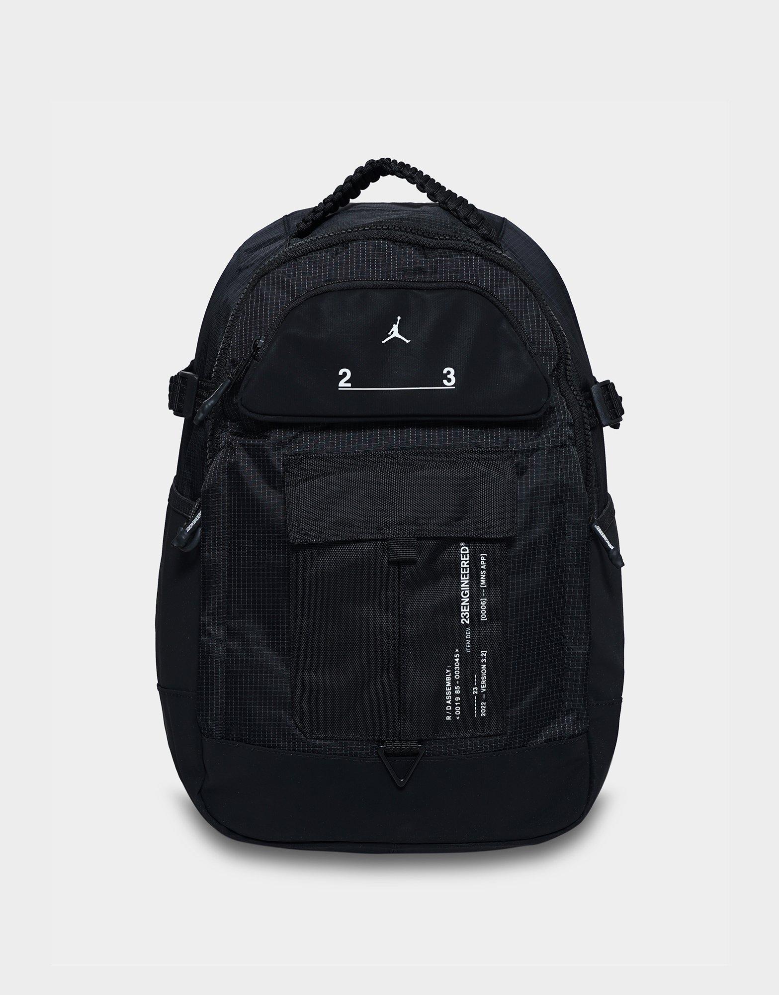 กระเป๋าสะพายหลัง 23 Engineered (29L)