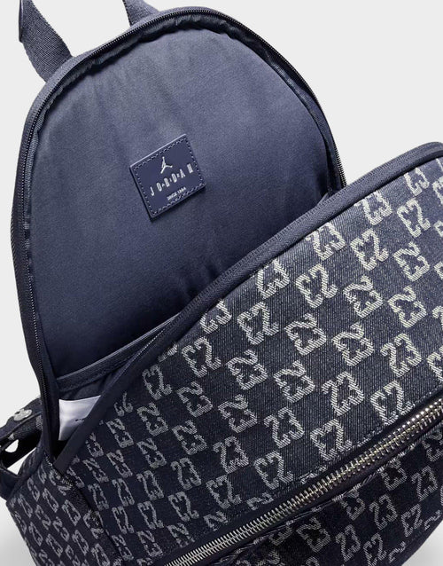 กระเป๋าสะพายหลัง Monogram (20.8L)