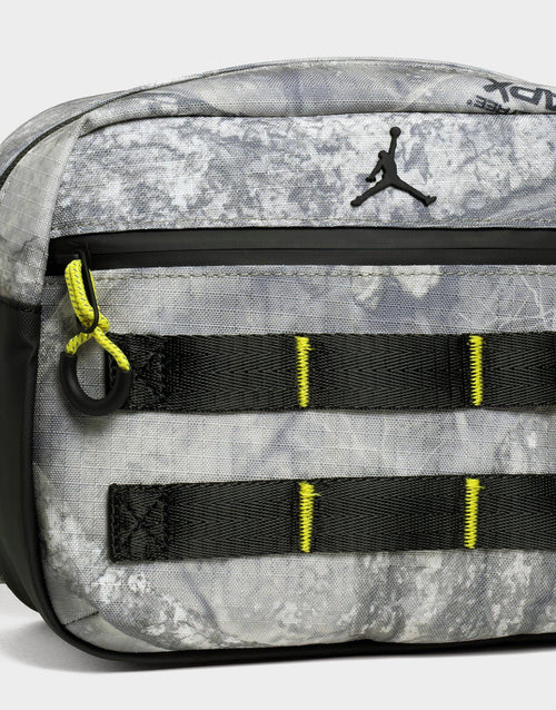 กระเป๋า Collectors Mini Messenger Realtree (3.6L)