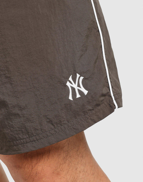 กางเกงขาสั้นผู้ชาย Piped Beach NY Yankees