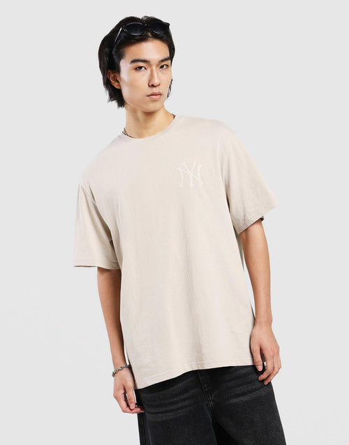 เสื้อยืดผู้ชาย Raw Edge Appliqué NY Yankees