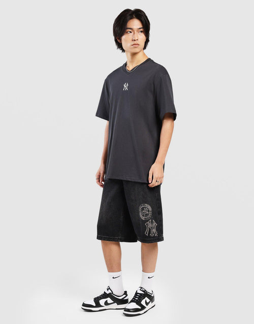 เสื้อยืดผู้ชาย Graffiti NY Yankees