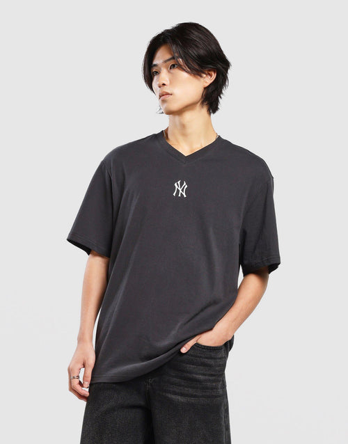 เสื้อยืดผู้ชาย Graffiti NY Yankees