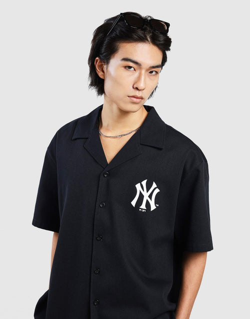 เสื้อแขนสั้นผู้ชาย Spray Boxy Crop Stripe NY Yankees