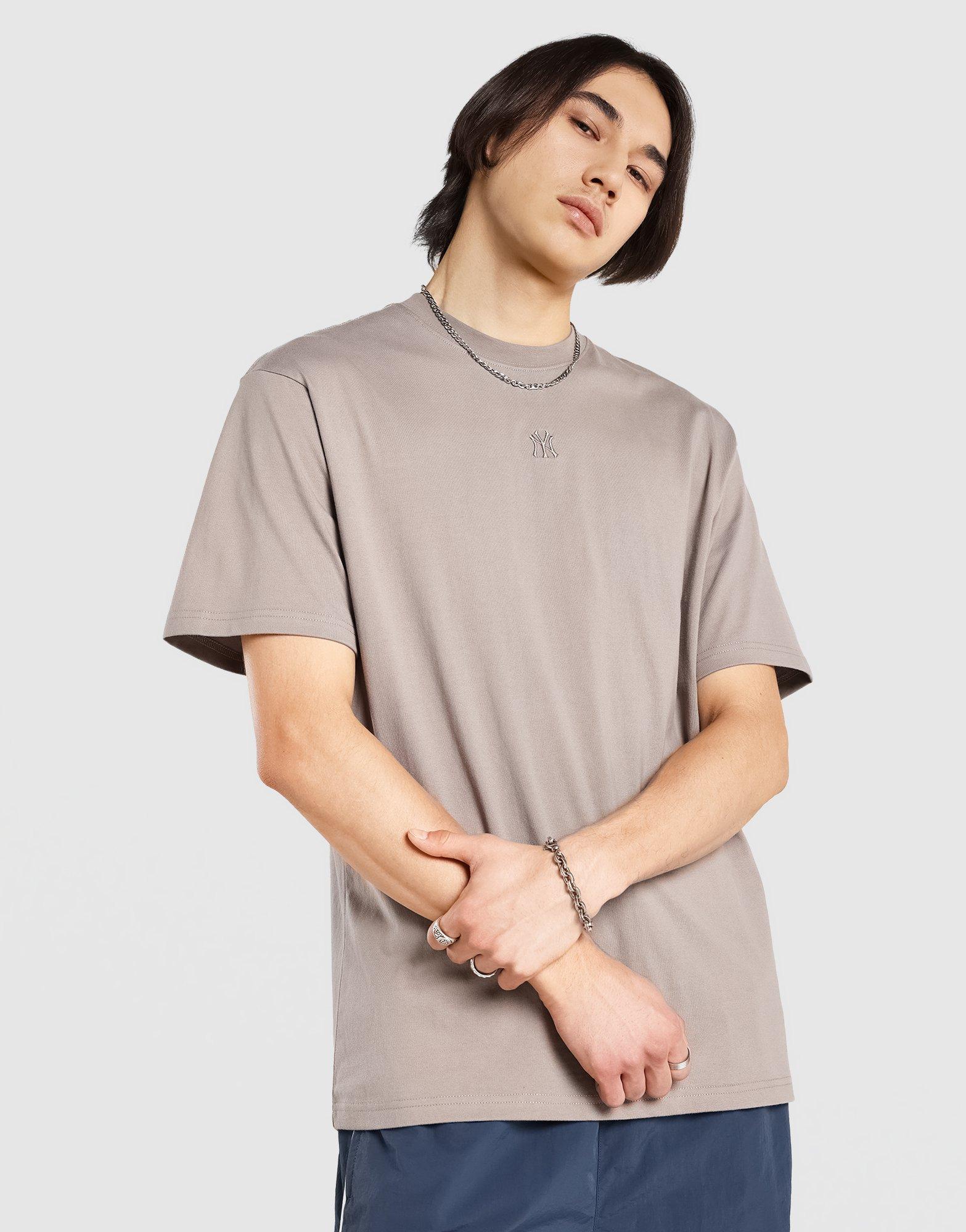 เสื้อยืดผู้ชาย Tonal Embroidery NY Yankees