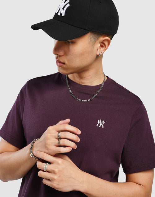 เสื้อยืดผู้ชาย Embroidered Logo NY Yankees