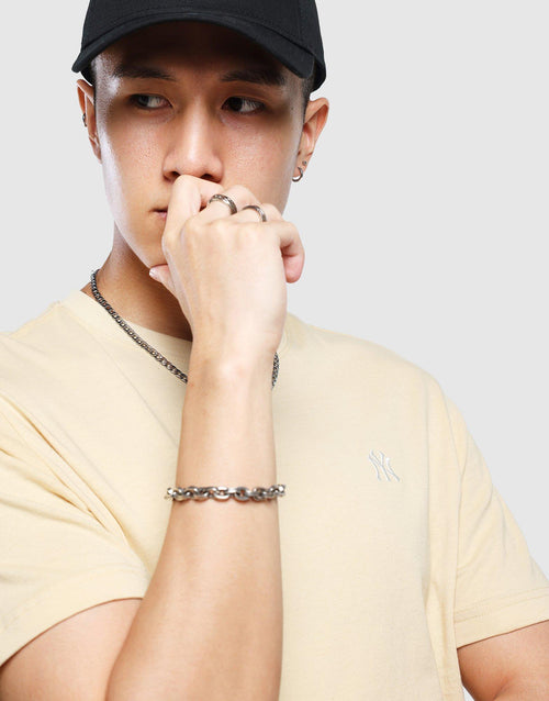 เสื้อยืดผู้ชาย Embroidered Logo