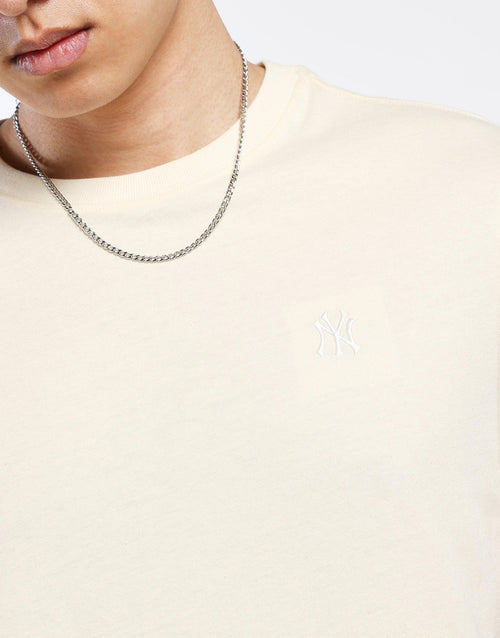 เสื้อยืดผู้ชาย Embroidered Logo