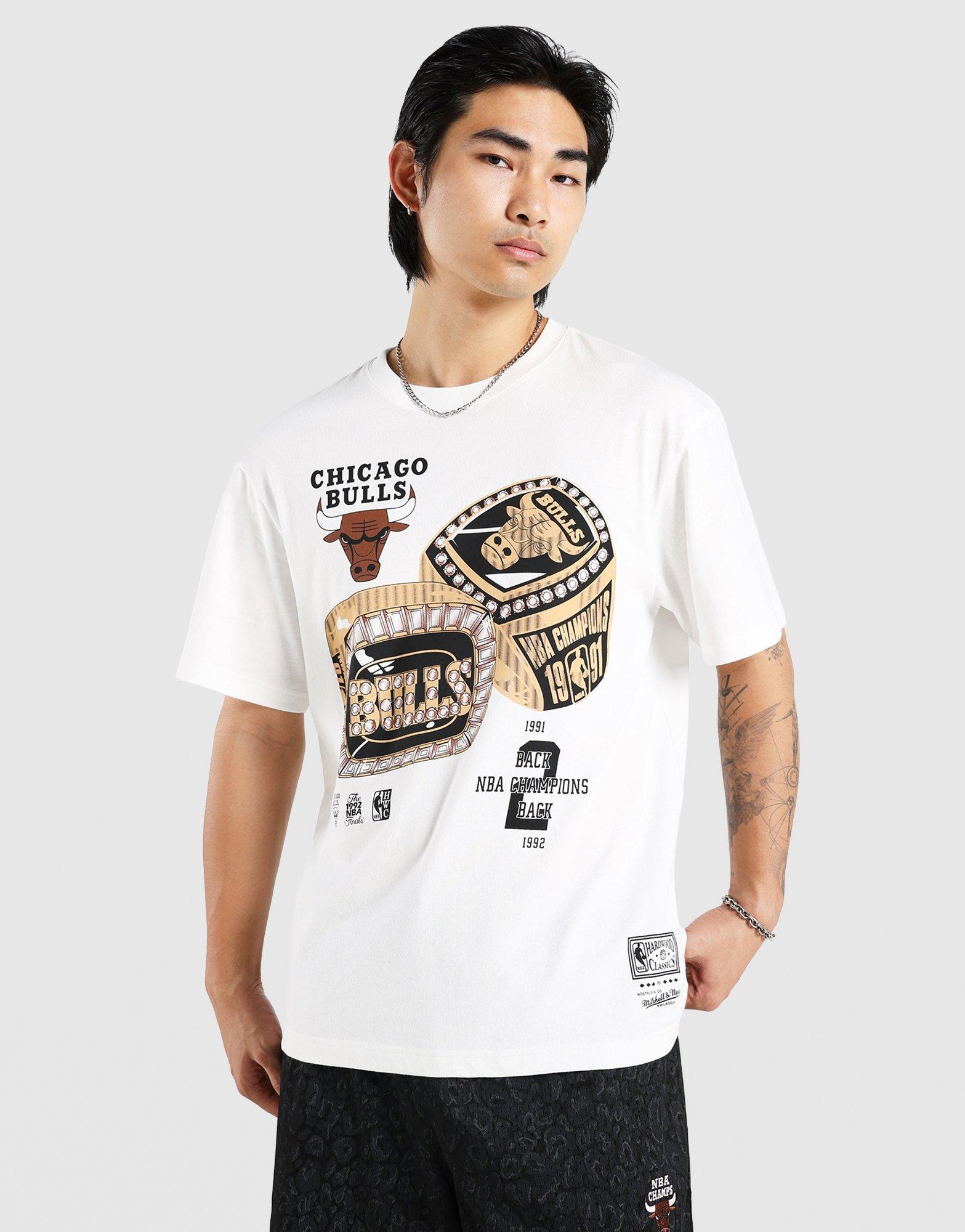 เสื้อยืดผู้ชาย Back 2 Back Chicago Bulls