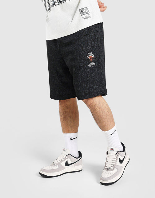 กางเกงขาสั้นผู้ชาย Leopard Script Chicago Bulls
