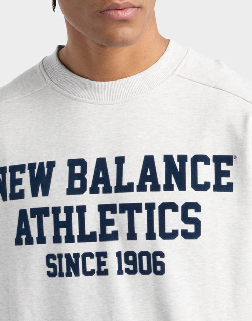 เสื้อแขนยาวผู้ชาย Varsity French Terry Graphic Crew