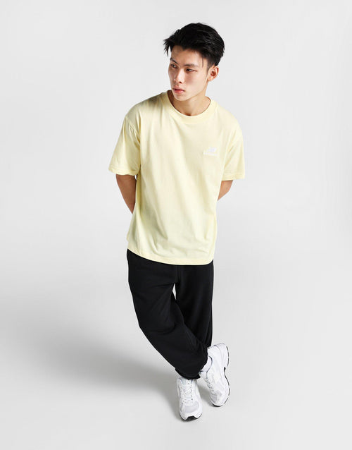 เสื้อยืดผู้ชาย Stacked Embroided Logo