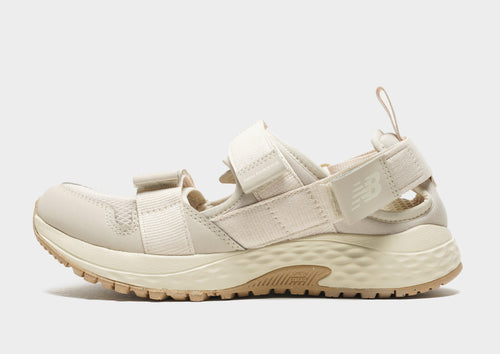 รองเท้าผู้หญิง UA710