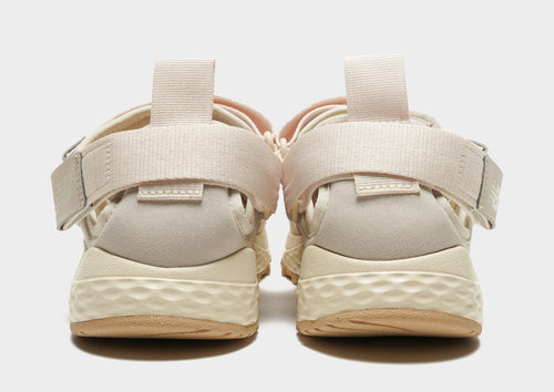 รองเท้าผู้หญิง UA710