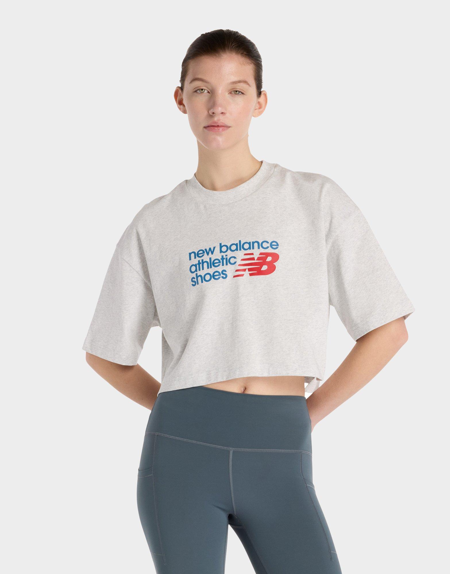 เสื้อยืดผู้หญิง Athletics Premium Chest Logo Cropped