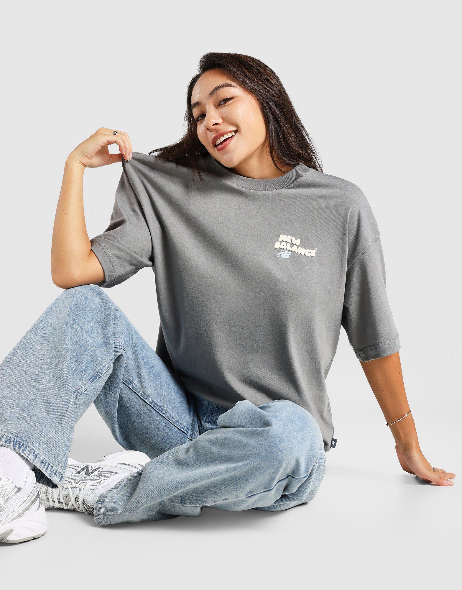 เสื้อยืดผู้หญิง Wavy Logo